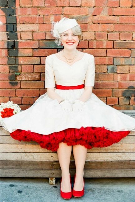 Съвременните булката 17 нетрадиционни сватбени рокли, които са от значение за настоящия сезон