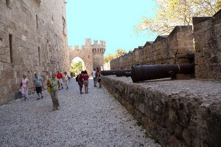 Средновековният старата част на град Родос - какво да се види в старите градски забележителности, екскурзии