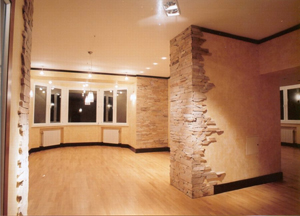 Стените в апартамента от украсяват коридора и другите помещения с изключение на тапета