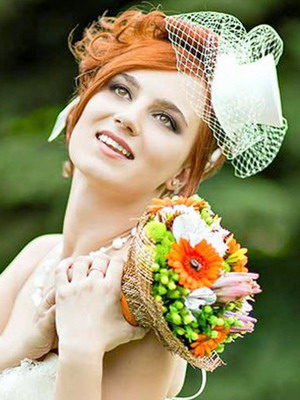 Сватбени шапки и снимки на сватбени рокли с капаци на стилни модели