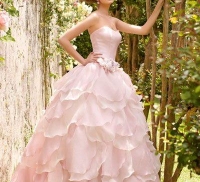 Сватбена рокля цвят светло алтернатива на бял образ на булката!