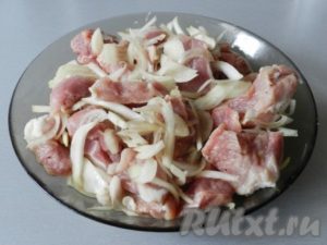 Свинско задушено с домати и чушки - подготовка стъпка по стъпка със снимки