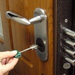 Шофиране заключване на вратите - как да го събира