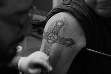 Татуировка стойност кръст лишаване от свобода на езика на наказателното татуировки