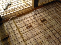 Подово отопление в мръсната вода, и как да се направи електрически подово отопление в банята на с ръцете си видео