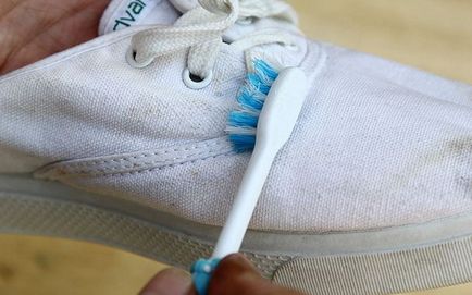 Платове обувки ежедневни грижи, методи за почистване, премахване на петна
