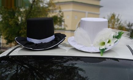 Обзавеждане на машини за сватба сватбени пръстени на колата (идеята със снимки)