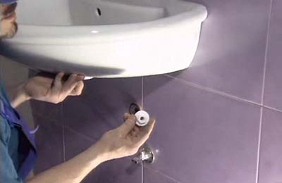 Монтаж на ВиК в инсталацията за баня със собствените си ръце, а цената на произведения