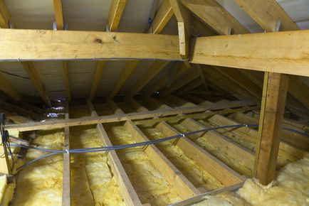 Топлоизолация на тавана в къщата със студена покрив от както в частния, и къщата от вътре, можете по-добре си