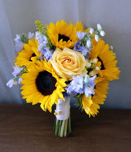 Изборът на най-добрите жълти булчински букет цветя и техните комбинации