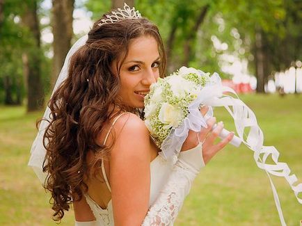 Плюсовете и минусите на хлабав косата на сватбата на заглавия сватбени прически - всичко за svadbalist