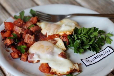Бъркани яйца с домати и наденица - стъпка по стъпка рецепта за това как да се готви със снимки