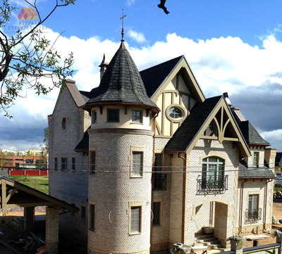 Селски къщи в стила на замък в София