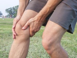 Течността в съвместните причините и лечение коляното