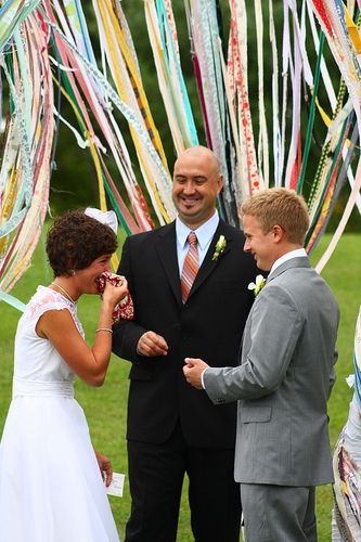 8 възможности за използване на лентата в сватбата декор