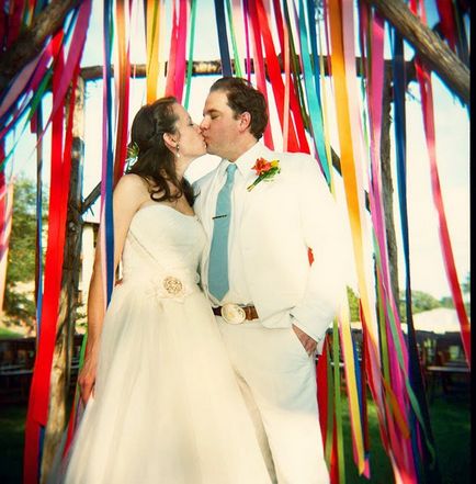 8 възможности за използване на лентата в сватбата декор