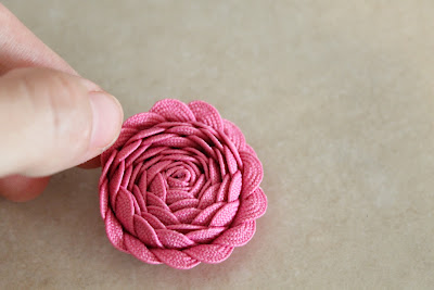 Цветя, изработени от плат с ръцете си, 10 прости начини