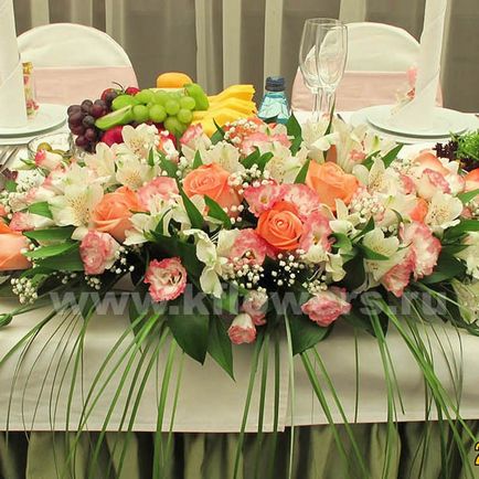 Цветя на масата на сватба - оригинални цветен режим
