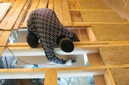 Ефективните начини за затопляне на тавана в дървени къщи