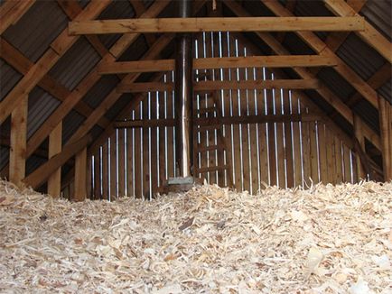 Ефективните начини за затопляне на тавана в дървени къщи