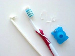 Как да си миете зъбите с тиранти правилно