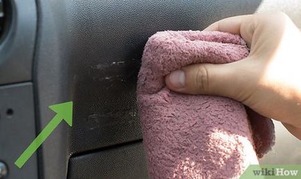 Как да почистите пластмасата в колата