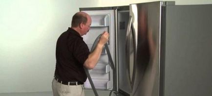 Как да надхвърлят вратата на хладилника Indesit стъпка по стъпка