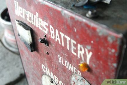 Как да се свържете със зарядно устройство за батерията