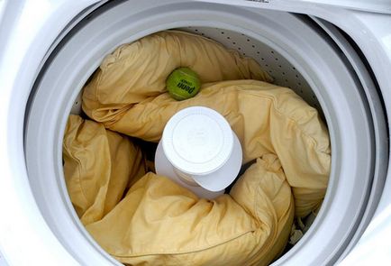 Как да се измие с пухена възглавница у дома си в пералнята