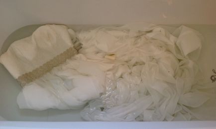 Как да се измие сватбена рокля у дома - експертни съвети