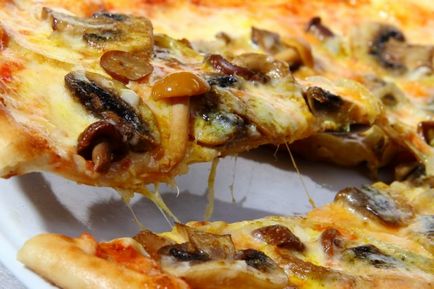 Как да се готви вкусни пици от факта, че италиански ресторант на ръка във вашия дом!