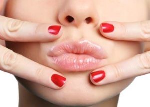 Как да направите по-пухкава устна у дома упражнение, грим, маски и повече