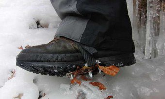 Как да си направим обувките подхлъзнат буксуване подложки на стъпалата на зимни обувки