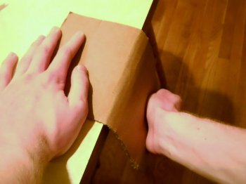 Как да направите желязо Каска от картон