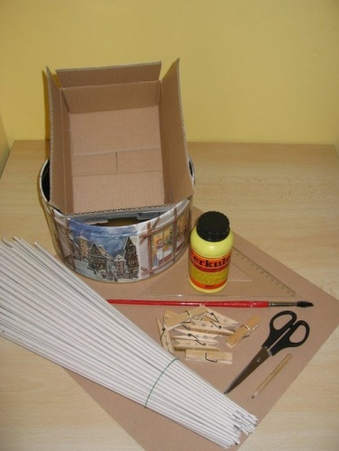 Как да плете кошница от вестници тръби, снимки, видео