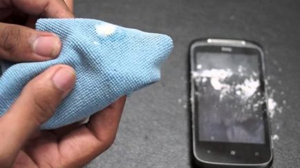 Как да премахнете драскотини от смартфон екран