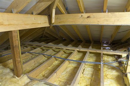 Как да се изолира тавана в една дървена къща само ефективен начин - собственик на къщата