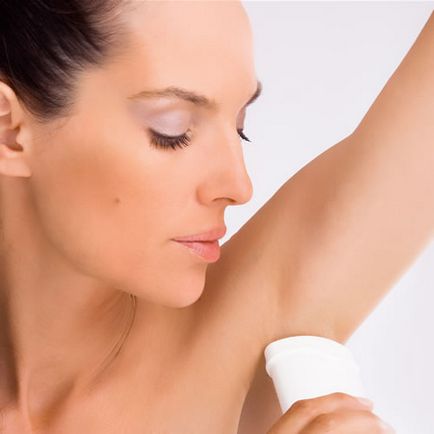 Как да се покаже бели петна на дезодорант