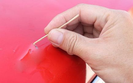 Как да се рисува върху драскотините по колата с ръцете си