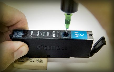Как да се излива мастилото в касетата на фото принтер мастилено-струен