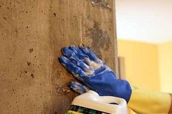 Боядисват бетон с цвят ръцете си пигмент и боя технология