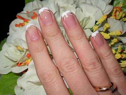 Маникюр за сватба за един красив образ на сватбата булката маникюр върху вашите нокти и покритие шеллак