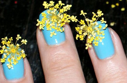 Маникюр с сухи цветя за естествени и изкуствени нокти