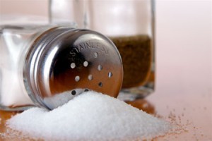 Маската на сол за човек, как да почистите кожата на дома