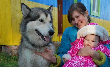 Новородено и куче - майка на Лара - професионален раждане на дете, бременност, раждане,