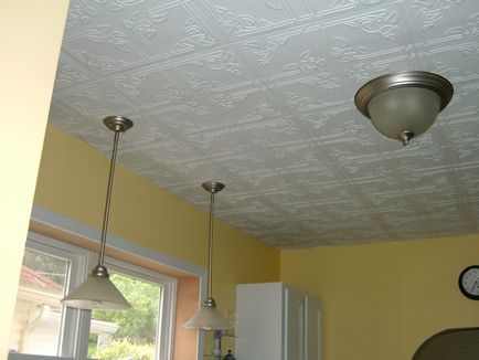 Довършителни тавана в прегледа на кухня от предимствата и недостатъците на материали