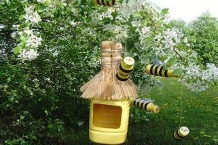 Bee на пластмасови бутилки