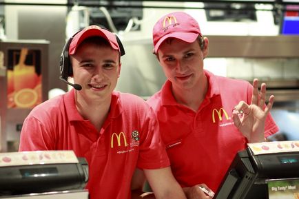 Плюсове и минуси на работа в Макдоналдс - реални прегледи на работниците и служителите