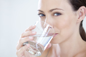 Защо винаги искаме да се пие много вода - жена и ден