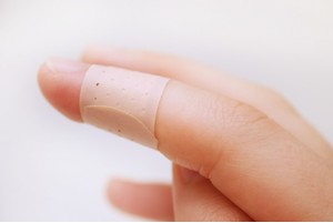 Cuts и ожулвания по ръцете на лечение на леки наранявания